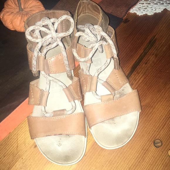 Sorel Shoes - Sorel Torpeda sandal size 8.5 tan beautiful